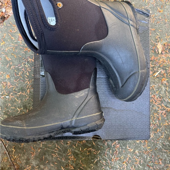 Bogs waterproof kids rain/mud/snow boot size 2 - Picture 2 of 8
